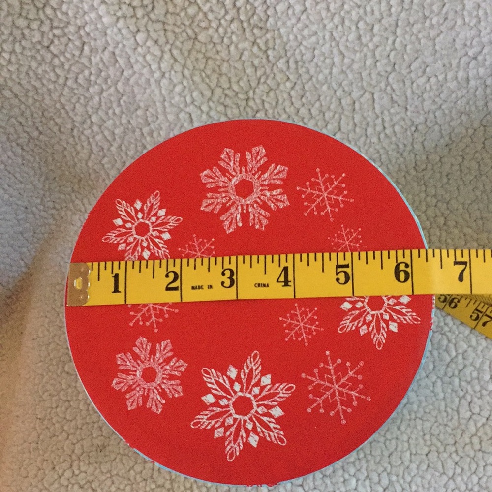 10 / $10 Tower of 3 boxes with snowflake design - Picture 5 of 7